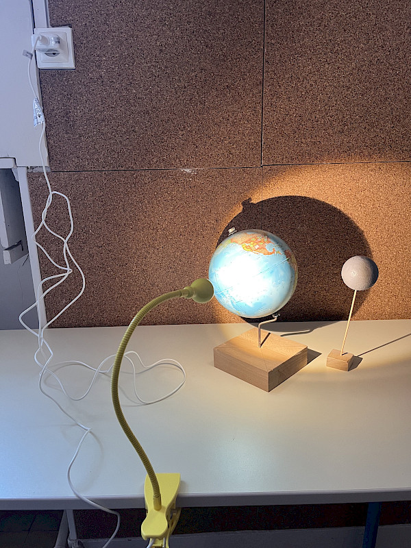 Maquette Terre-Lune